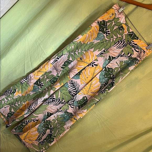 Forever 21 Leaf Print Wide Leg Pants - Picture 5 of 16